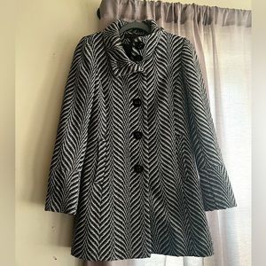 Size 4 Via Spiga wool/polyester black and white coat.